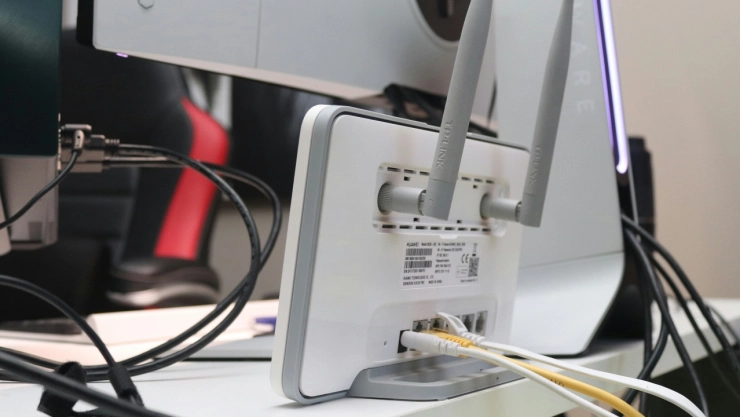 Modem wifi y computadora