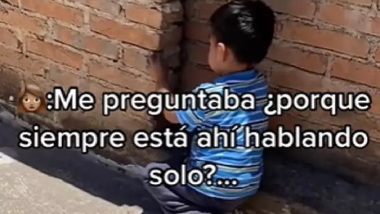 Madre descubre por qué su hijo habla solo junto a la pared; razón se viraliza en TikTok