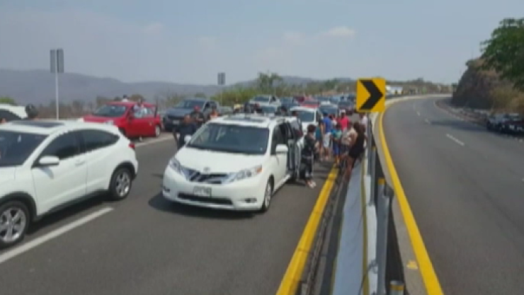 Rechazan las manifestaciones con bloqueos carreteros