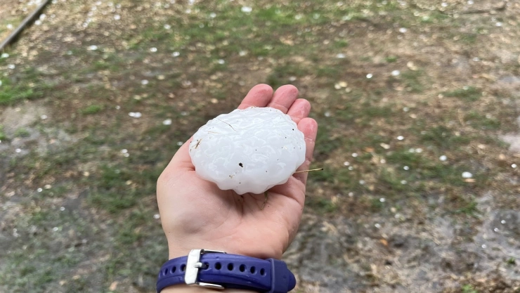 bola de granizo mata a bebé