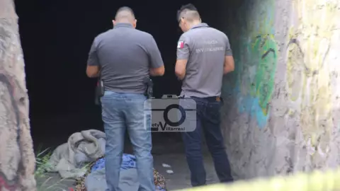 Hombre encobijado en el canal