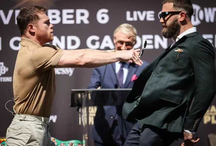 Saúl Canelo Álvarez pelea Caleb Plant conferencia