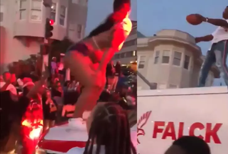 Jóvenes bailando sobre una ambulancia.png