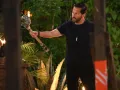 La prueba consta de dos estaciones, en la primera deberán extraer una pieza de madera que contiene un cuchillo.