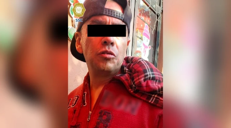 Investigan a hombre por amagar con un cuchillo en el cuello a su pareja y matarla.