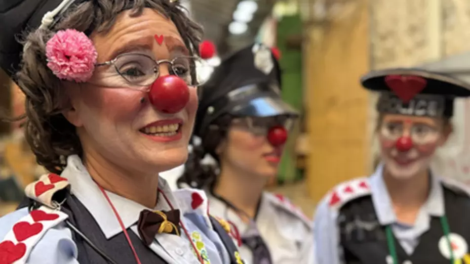 Hashoteret Az-Oolay, payasita manifestaciones Jerusalen.jpg