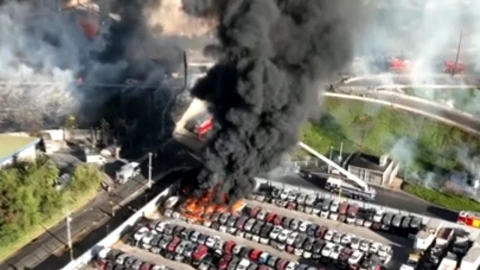 Volcadura de camión cisterna cargado con gas causa explosión en Chile (VIDEO)