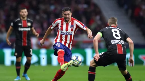 Héctor Herrera ante Bayer Leverkusen