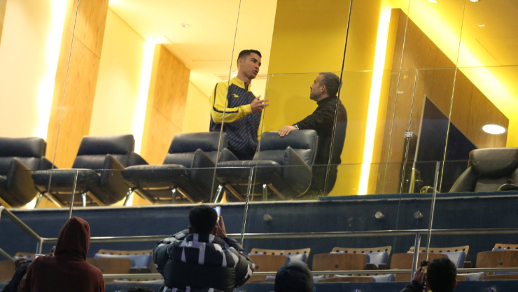 Cristiano Ronaldo en un palco del Al-Nassr