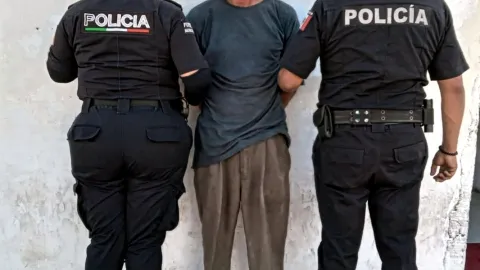 Policía de Progreso arresta a hombre por presuntos disturbios en la vía pública