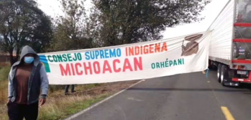 Bloquean comuneros vialidad en Quiroga.png