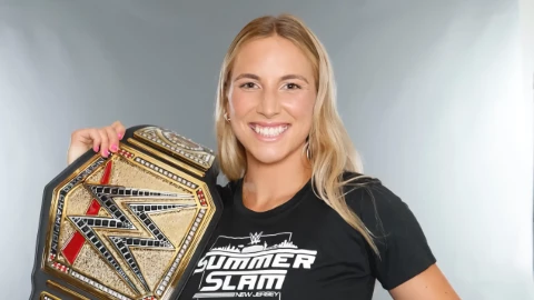 Zoe Hines sobrina de los Kennedy firmó con WWE