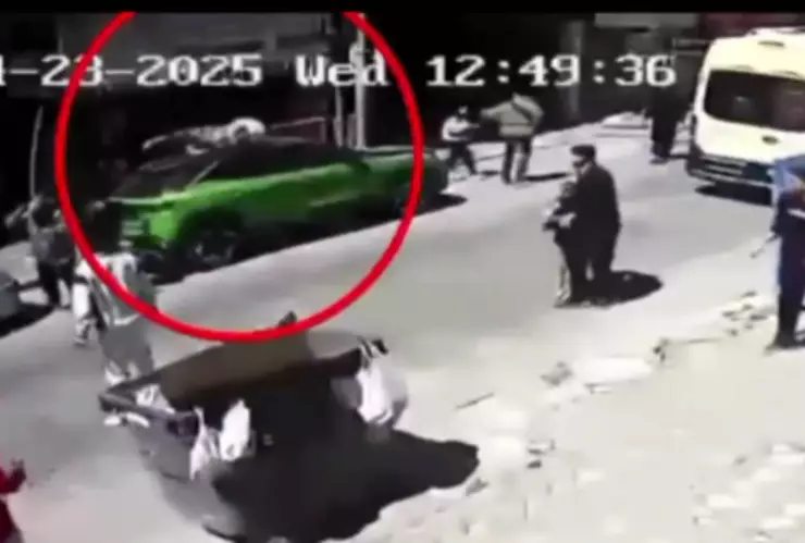 ¡Milagro en Turquía! Hombre salta del tercer piso durante terremoto y sobrevive