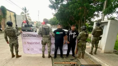 Detienen a dos hombres armados en Mazatlán, Sinaloa..jpg