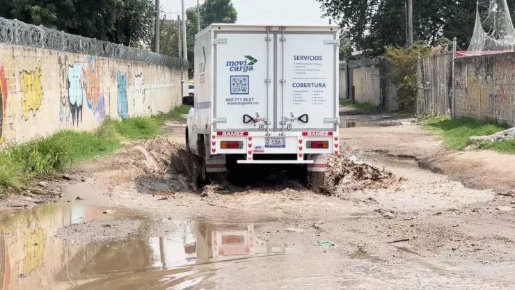 ¿Cráteres en Zapopan? Vecinos de la calle Ixtépete denuncian las pésimas condiciones en las que se encuentra