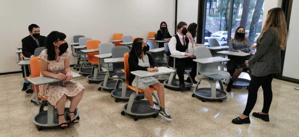 Alumnos en clase Anáhuac.jpeg