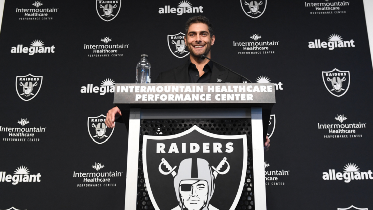 Jimmy Garoppolo con los Raiders