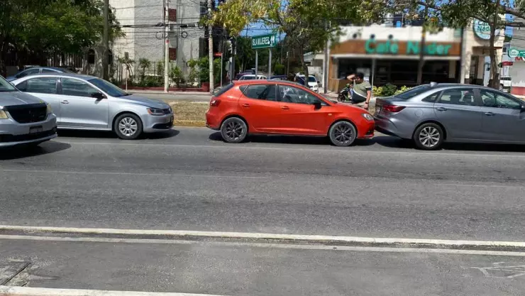 Tráfico Cancún hoy 1 de abril_ Accidente de pipa de gas; Carambola en la Bonampak y calles cerradas.jpg