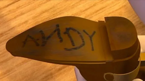 Marca los colores al estilo de Andy marcando a sus juguetes