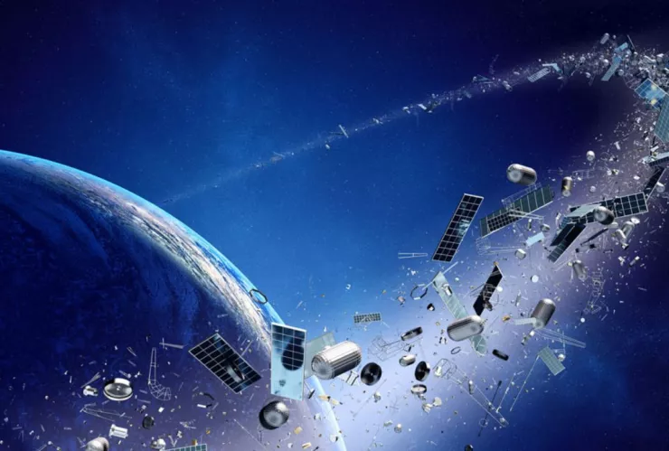 Una gran cantidad de basura espacial, como satélites destruidos y fragmentos, orbitando la Tierra que simulan el síndrome de Kessler.
