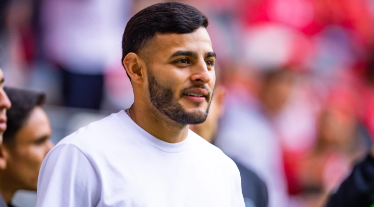 Alexis Vega en las instalaciones del Toluca