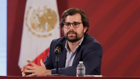 AMLO nombró a Alejandro Svarch Pérez como el nuevo titular de la Cofepris.