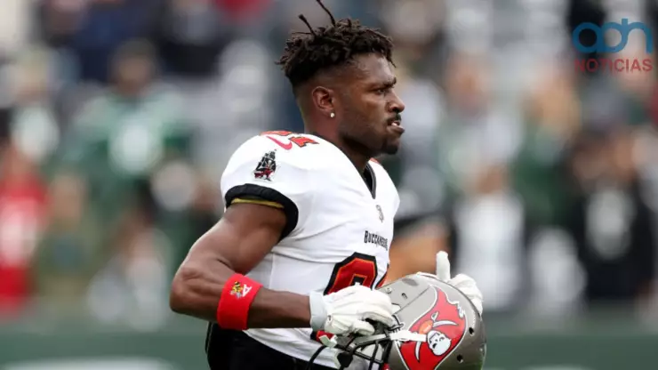 Antonio Brown es detenido