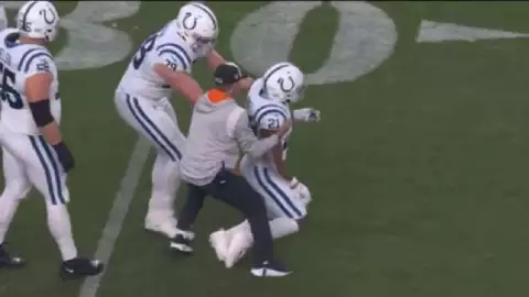 Video Nyheim Hines de los Colts sufre conmoción cerebral