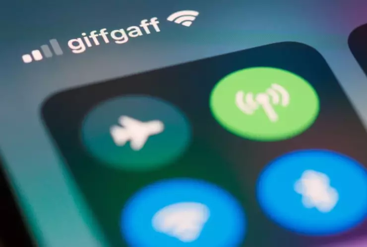 ¿Por qué hay que desactivar el WiFi del celular al salir de casa?