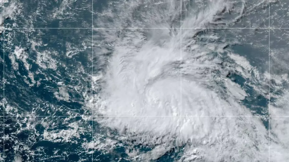 Se forma tormenta tropical Bret en el Atlántico, se espera que se convierta en huracán
