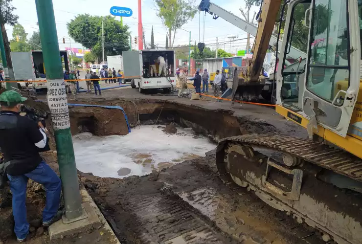 Prevén reparar fuga de agua durante la noche en Iztapalapa