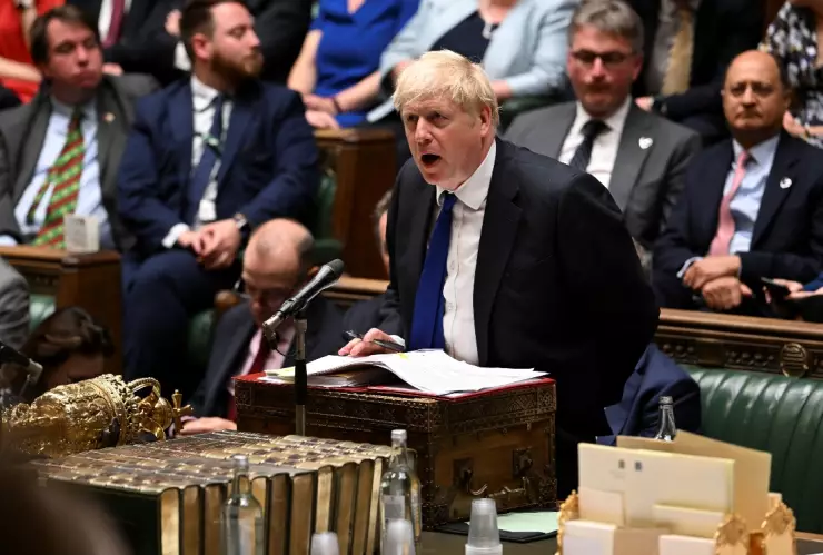 Boris Johnson enfrenta crisis política.