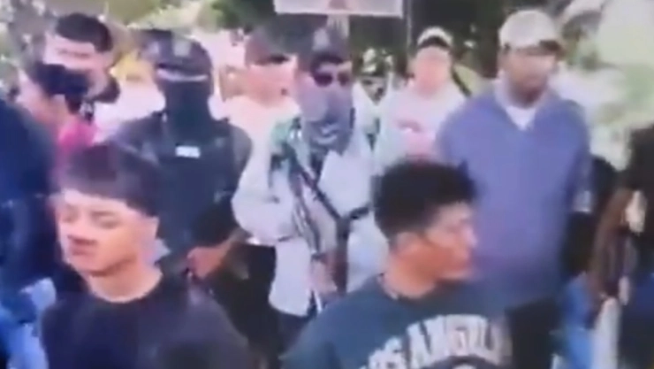 En los videos aparecen hombres armados. No se sabe si son policías o autodefensas de Olinalá.