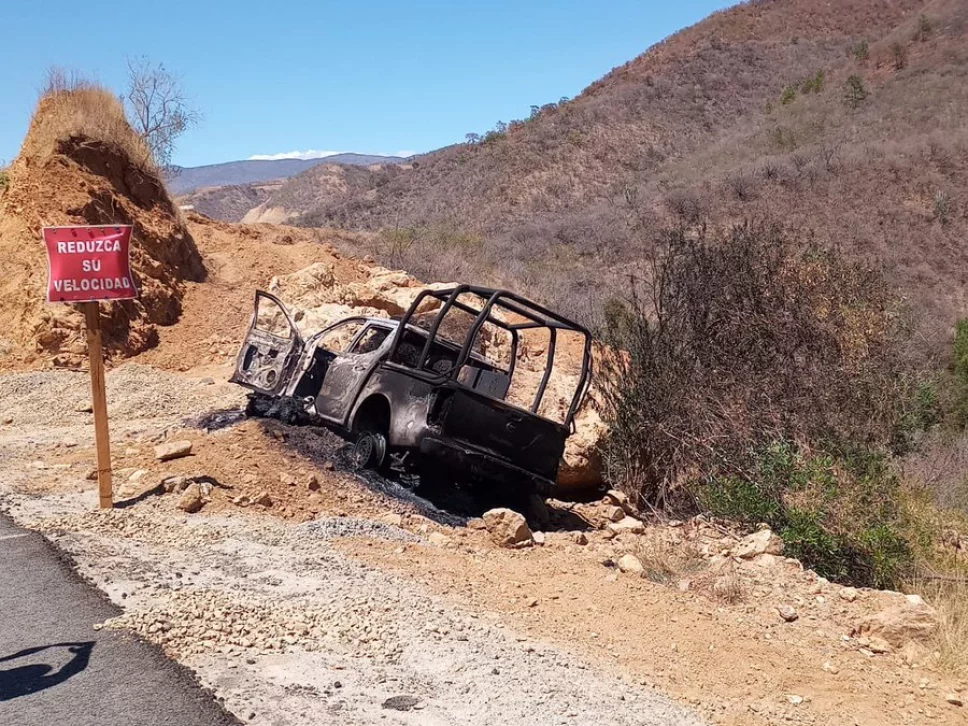 Emboscan y calcinan a tres policías en San Pablo Coatlán, Oaxaca