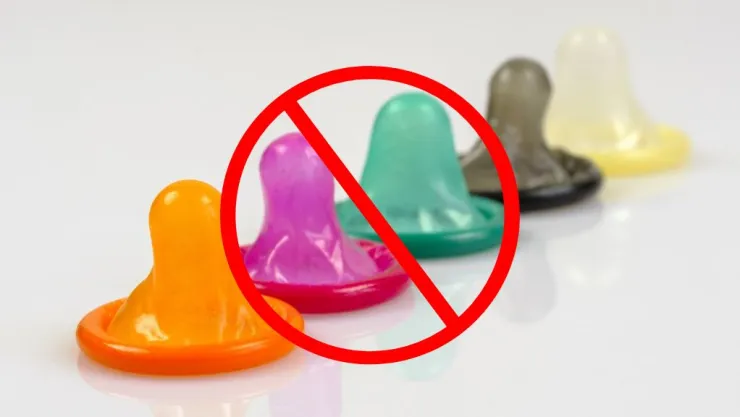 Alertan por condones falsos en México