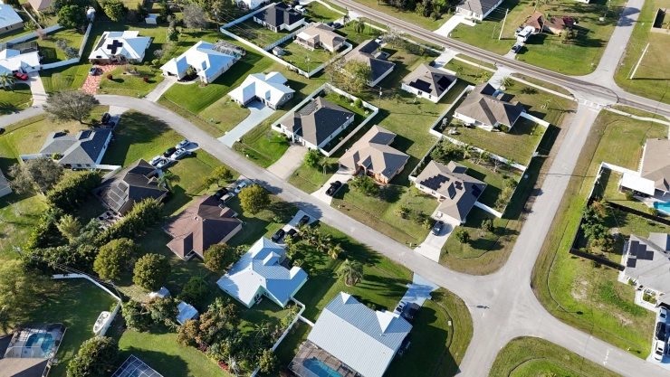 una vista de las pintorescas calles en la ciudad de Port St. Lucie, FL.