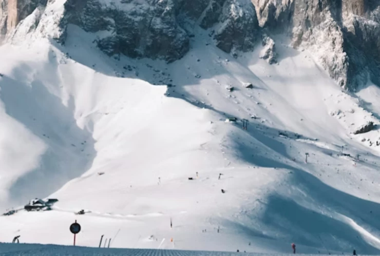 Influencer y su novia mueren en terrible accidente mientras practicaban esquí