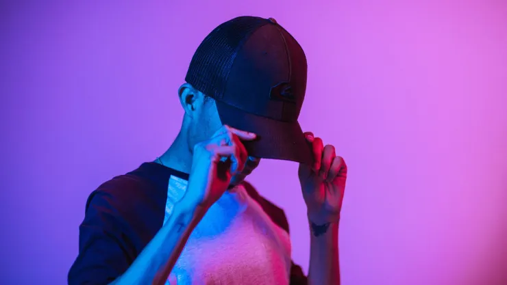 ¿Qué significa usar gorra todos los días según la psicología?