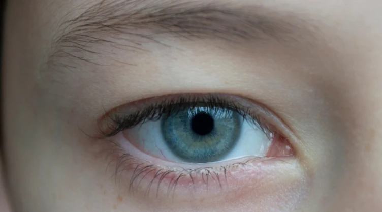 ojos encapotados.png