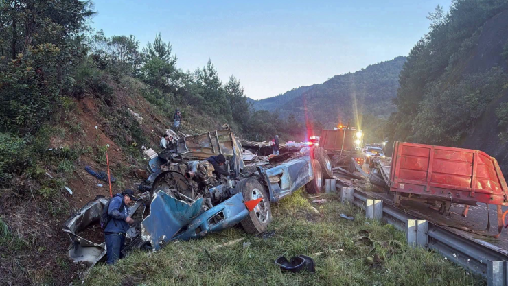 Unidad queda DESTROZADA sobre la autopista Puebla-Córdoba hoy