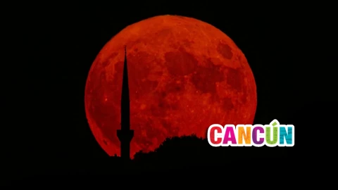 ¿Quieres ver la Luna de Sangre en Cancún_ Te decimos dónde ver el eclipse lunar GRATIS con telescopios.webp