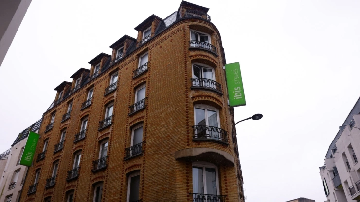 ¿Qué pasó con l adolescente que lanzó a su bebé de un hotel en París?