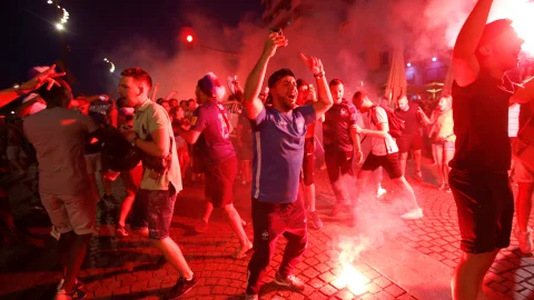 Franceses festejan en París