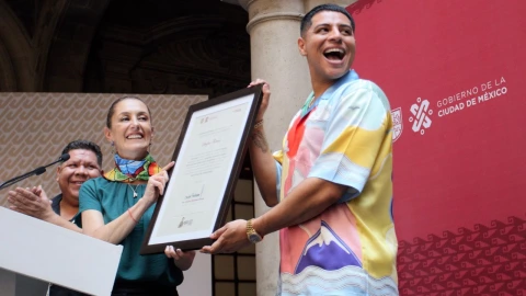 Claudia Sheinbaum entregó en el Antiguo Palacio del Ayuntamiento en CDMX un reconocimiento al Grupo Firme por su trayectoria en la música regional mexicana.