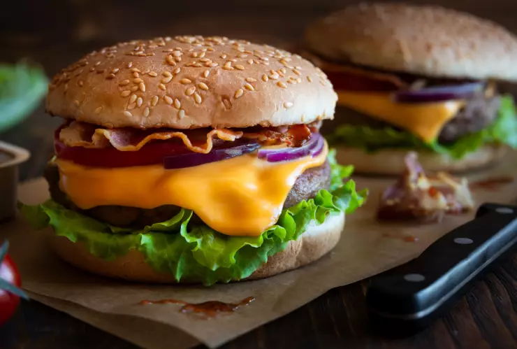 cadena de hamburguesas se declara en quiebra