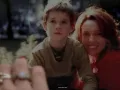 Escena de la película ‘El Sexto Sentido’ (Sixth Sense) con Halley Jeol Osment y Bruce Willis por Azteca 7.