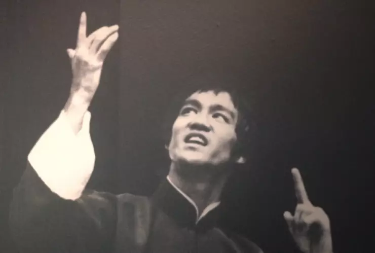 Inauguran exhibición permanente de Bruce Lee; “Be water, my friend”.