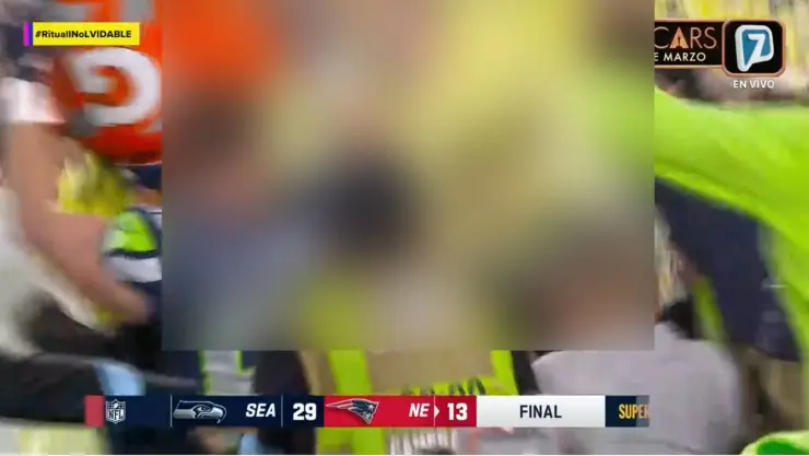¿De qué color fue el Gatorade que le aventaron a Mike McDonald coach de los Seahwaks en el Super Bowl 2026?