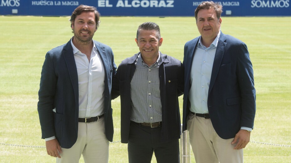 Ignacio Ambriz en su presentación con el Huesca