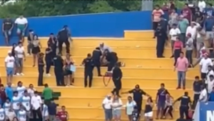 Hombre se desvanece en el Estadio Carlos Iturralde y desata movilización policiaca; ¿Qué es lo que se sabe al respecto?